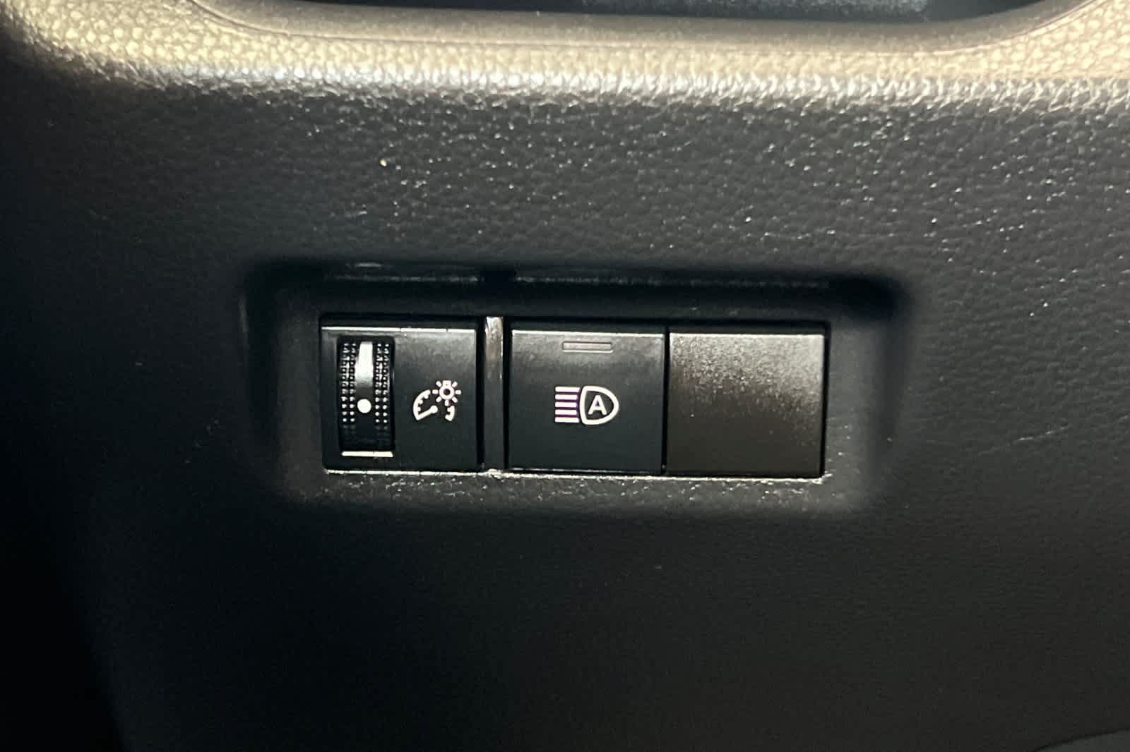 Used 2022 Toyota RAV4 XLE AWD/4WD image 30