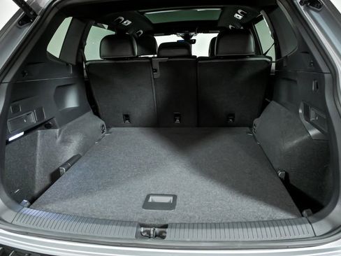 Certified 2024 Volkswagen Tiguan SE R-Line AWD/4WD image 9