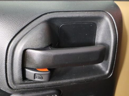 Used 2017 Jeep Wrangler Unlimited Sahara w/ Connectivity Group image 22