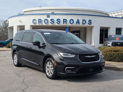 Used 2023 Chrysler Pacifica Touring-L