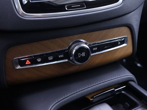 Certified 2024 Volvo XC90 B6 Plus image 12