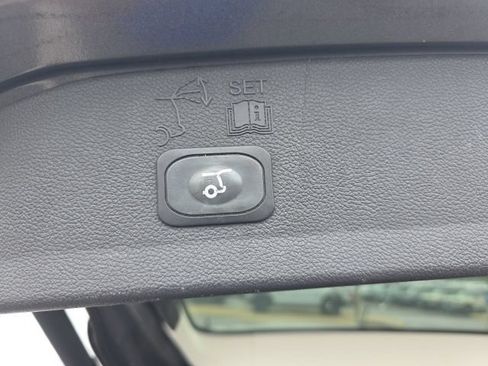 Used 2017 Ford Escape SE w/ Equipment Group 201A FWD image 12