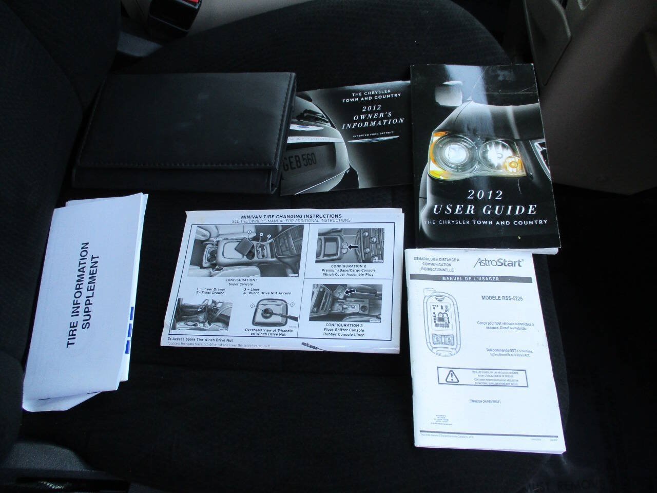 Used 2012 Chrysler Town & Country Touring FWD image 32