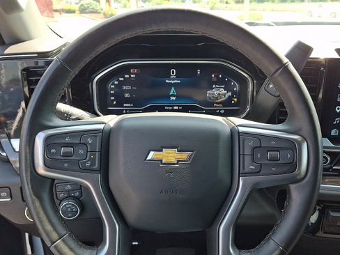 Used 2025 Chevrolet Silverado 2500 LT w/ Convenience Package AWD/4WD image 21