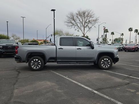 Used 2024 Chevrolet Silverado 2500 Custom w/ Custom Value Package image 4