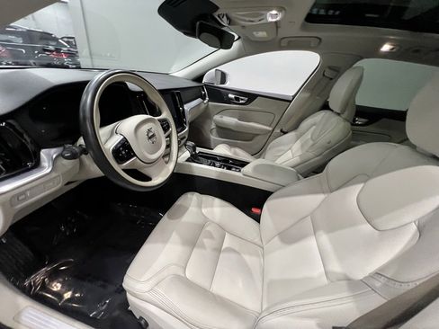 Used 2020 Volvo V60 T5 Cross Country w/ Protection Package Premier image 24