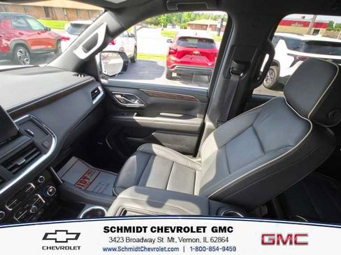 Used 2024 Chevrolet Suburban Premier AWD/4WD image 19