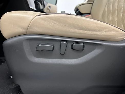 Used 2022 Nissan Armada Platinum w/ Captain's Chairs Package RWD image 13