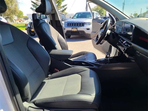Used 2023 Kia Niro EX image 18