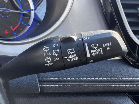 Used 2024 Chrysler Pacifica Limited image 22