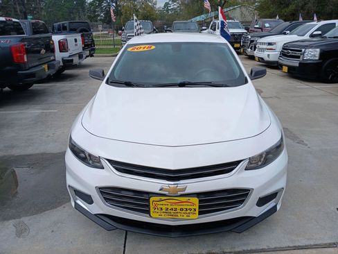 Used 2018 Chevrolet Malibu LS image 2