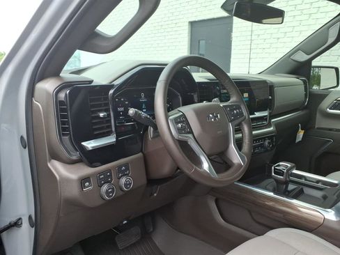 Used 2024 Chevrolet Silverado 1500 RST AWD/4WD image 5