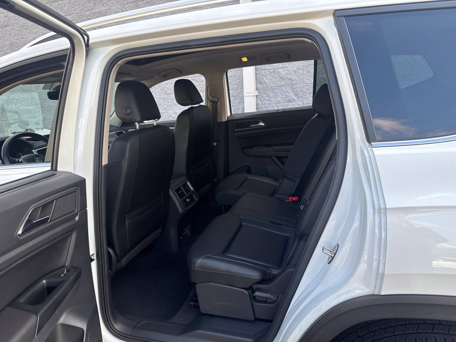 Used 2019 Volkswagen Atlas SEL FWD image 26