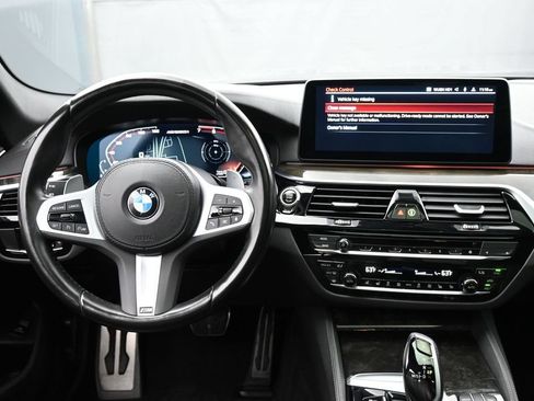 Used 2023 BMW M550i xDrive w/ Executive Package AWD/4WD image 11