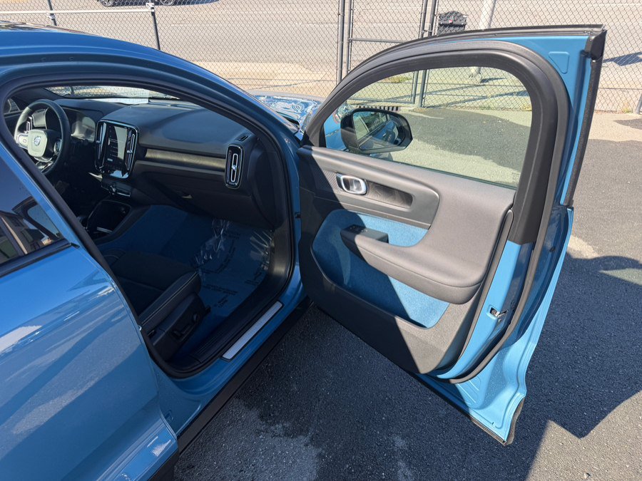 Used 2023 Volvo C40 P8 Recharge Plus AWD/4WD image 34