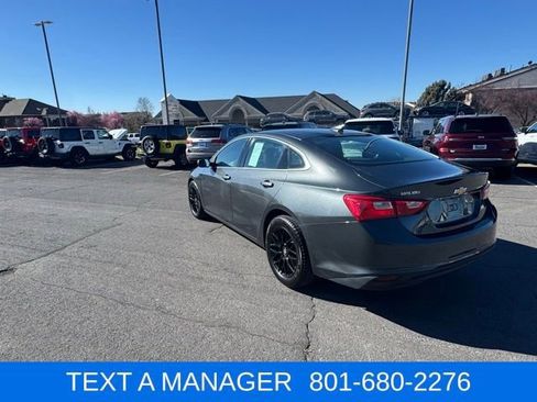 Used 2018 Chevrolet Malibu LT FWD image 4
