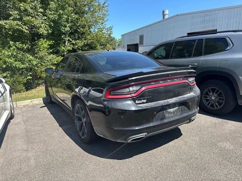 Used 2019 Dodge Charger SXT w/ Blacktop Package RWD image 9