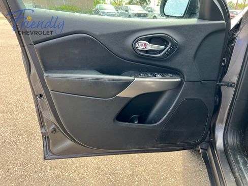 Used 2019 Jeep Cherokee Limited AWD/4WD image 13