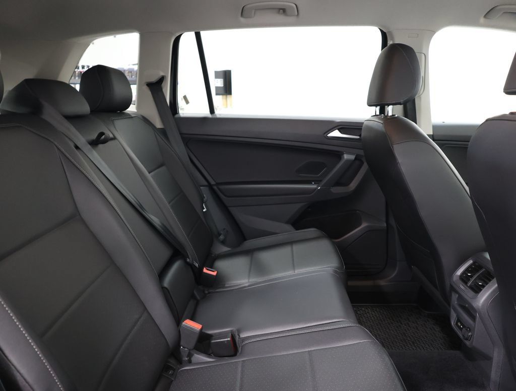Used 2020 Volkswagen Tiguan SE AWD/4WD image 24