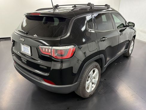 Used 2017 Jeep Compass Latitude w/ Safe & Security Group FWD image 9