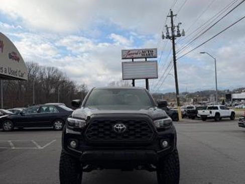 Used 2019 Toyota Tacoma SR5 image 2