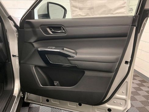 Certified 2025 Nissan Pathfinder SV image 24