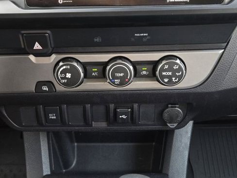 Used 2022 Toyota Tacoma SR w/ SR Convenience Package image 19
