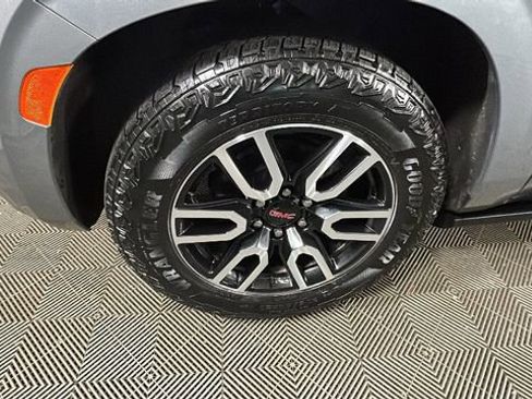 Used 2024 GMC Yukon AT4 w/ AT4 Premium Plus Package AWD/4WD image 10