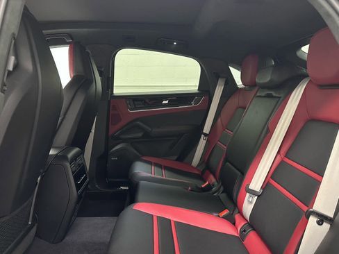 Used 2024 Porsche Cayenne S image 15