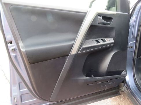 Used 2013 Toyota RAV4 XLE image 19