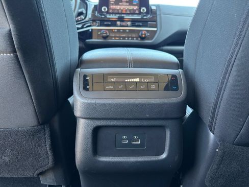 Used 2025 Nissan Pathfinder SV AWD/4WD image 24
