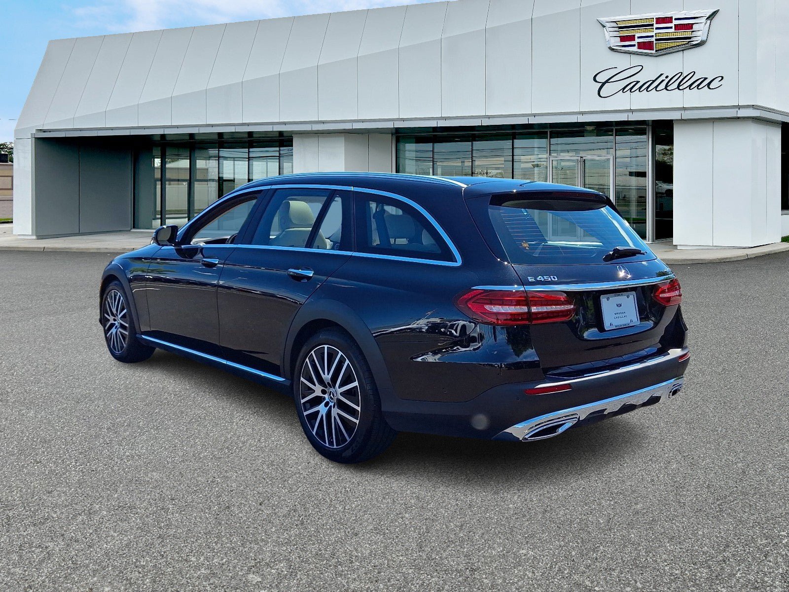 Used 2022 Mercedes-Benz E 450 4MATIC All-Terrain Wagon image 4