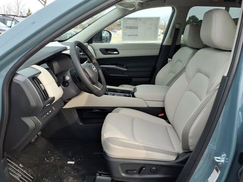 New 2026 Nissan Pathfinder SL image 26