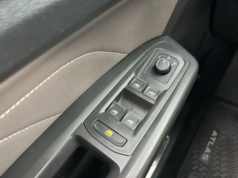 Used 2023 Volkswagen Atlas SE w/ Panoramic Sunroof Package AWD/4WD image 19