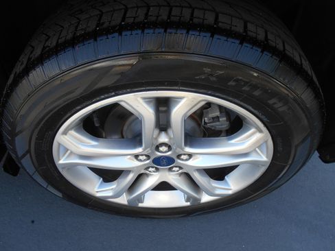 Used 2018 Ford Edge Titanium w/ Technology Package AWD/4WD image 16