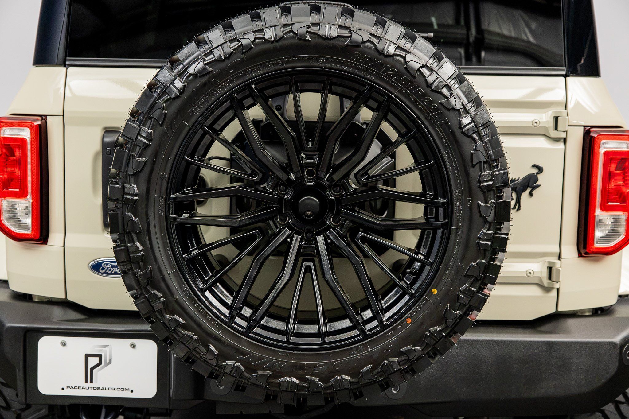 Used 2025 Ford Bronco Outer Banks AWD/4WD image 18