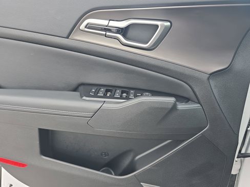 Used 2024 Kia Sportage EX image 22