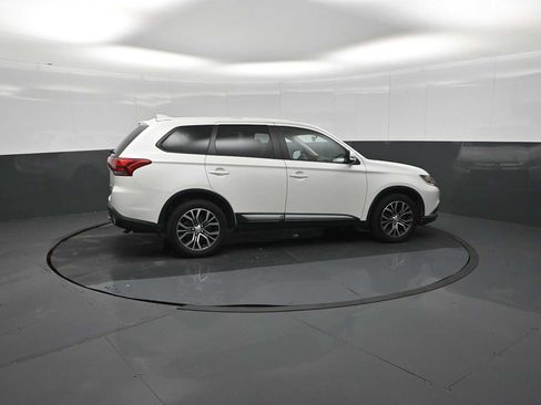 Used 2018 Mitsubishi Outlander SE AWD/4WD image 10