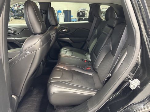 Used 2019 Jeep Cherokee Latitude Plus w/ Cold Weather Group image 31