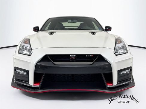 Used 2021 Nissan GT-R NISMO AWD/4WD image 2