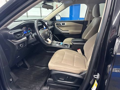 Used 2023 Ford Explorer XLT AWD/4WD image 9