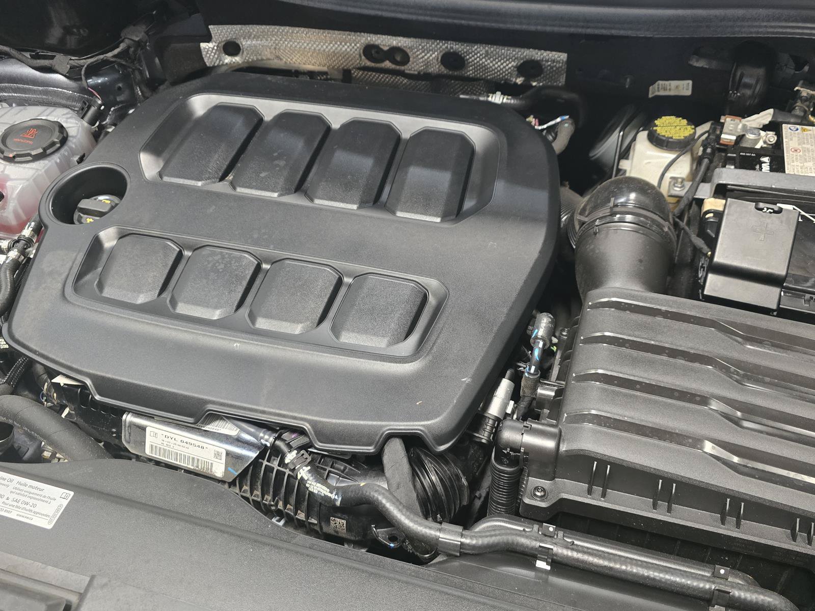 Used 2025 Volkswagen Tiguan SE R-Line FWD image 8