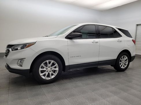 Used 2019 Chevrolet Equinox LS image 2