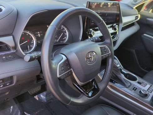 Used 2022 Toyota Highlander Limited image 17