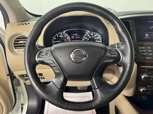 Used 2018 Nissan Pathfinder Platinum image 13