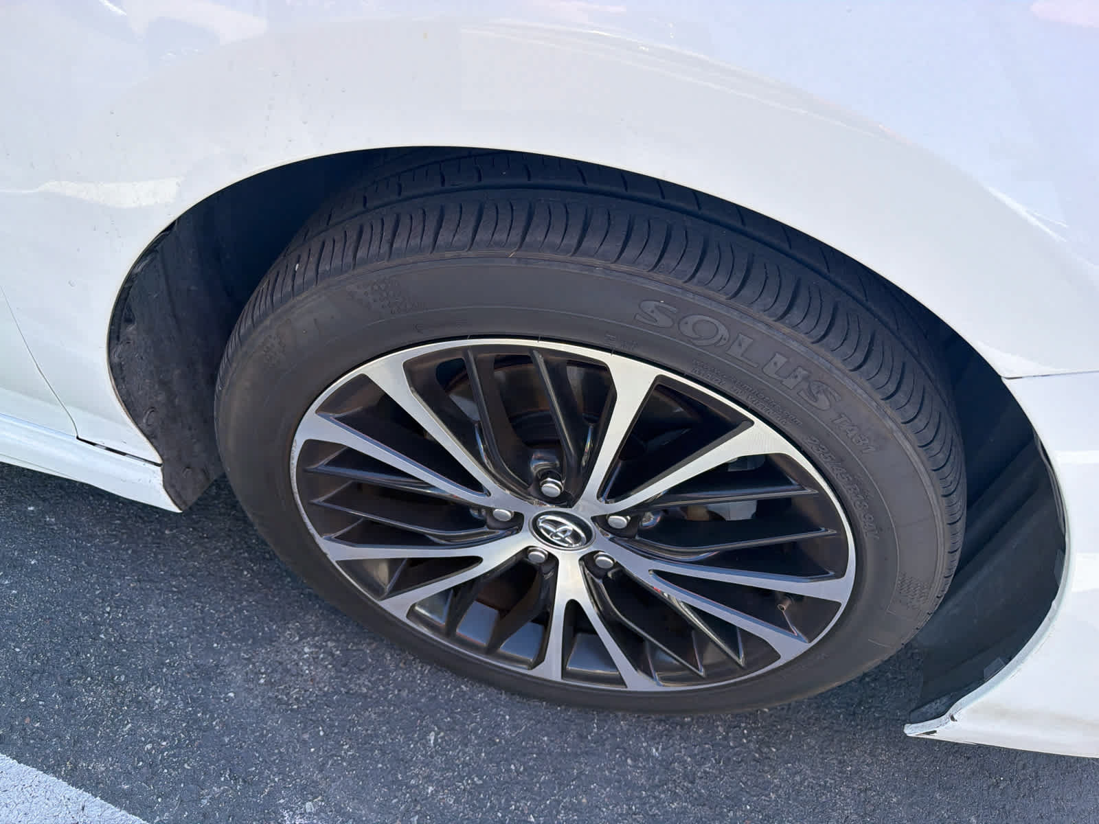 Used 2020 Toyota Camry SE FWD image 10