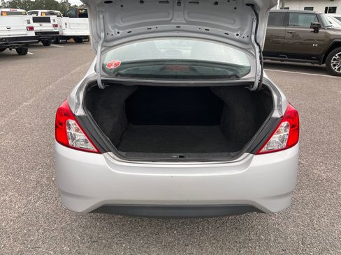 Used 2015 Nissan Versa S FWD image 23