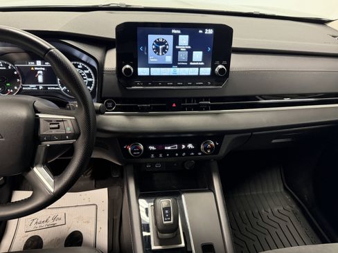 Used 2024 Mitsubishi Outlander SE AWD/4WD image 4