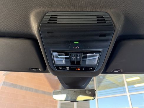 Used 2024 Volkswagen Atlas Cross Sport SE w/ Panoramic Sunroof Package FWD image 27