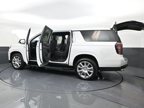 Used 2024 Chevrolet Suburban High Country w/ Advanced Technology Package RWD image 31